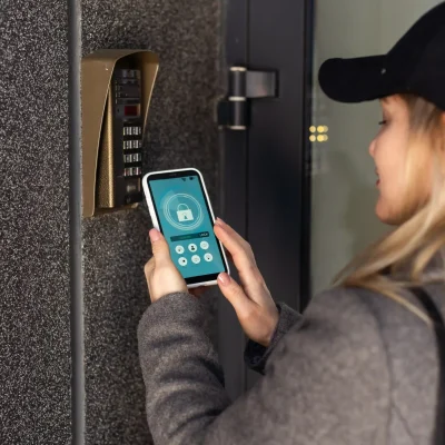 woman-uses-smartphone-to-open-the-door-of-his-hous-2025-01-10-03-20-44-utc_11zon